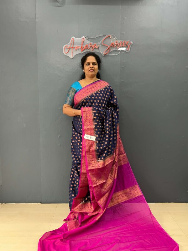 AS817-Elegance in navy, highlighted with pink.