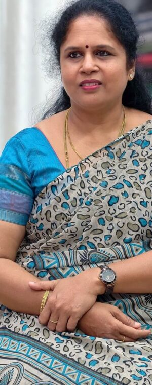 Blue Chiffon Saree with Small Prints & Contrast Blouse I ASF386